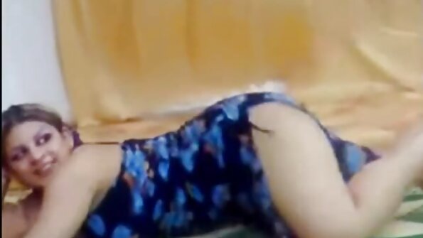 Малка гърда sex kameri na jivo брюнетка седи с путка на масивен хуй