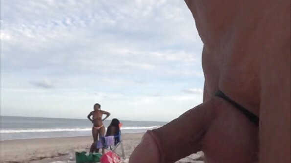 Две безспорно горещи лесбийки се радват на нежни моменти, секс камери голи заедно