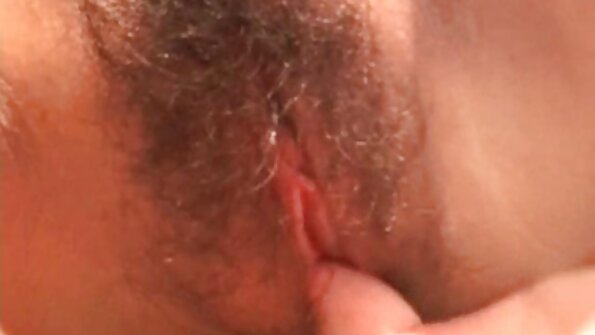 Разкъсан чорапогащник секс уеб камери маце Бранди Анистън удари с голям петел