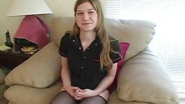 Прекрасният тийнейджър се скрити камери секс радва на горещо шибано у дома