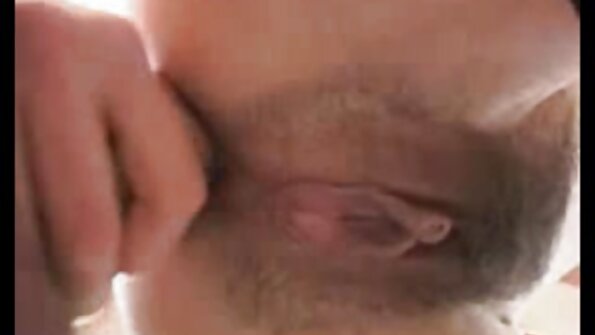 Сладка порно секс скрита камера брюнетка търка вкусната си путка за камерата